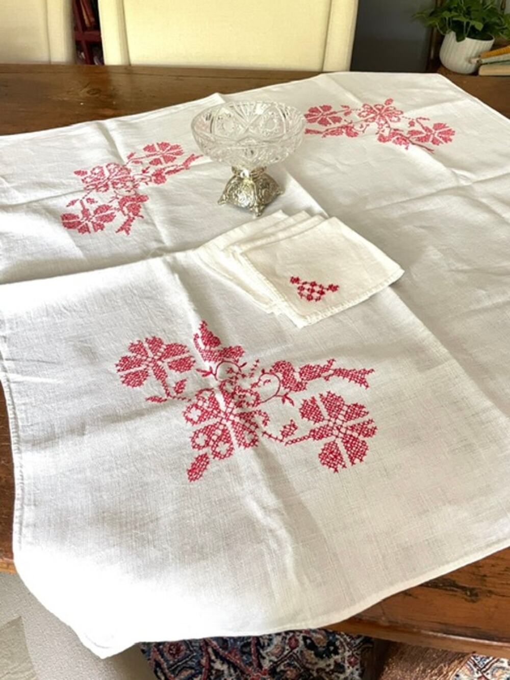 Vintage Hand Embroidered Red Cross Stitch Linen Tablecloth & 4 Napkins Set